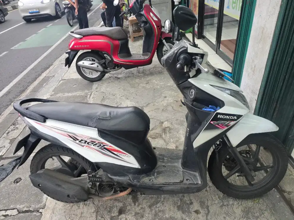 Dijual Honda Beat Putih 2013