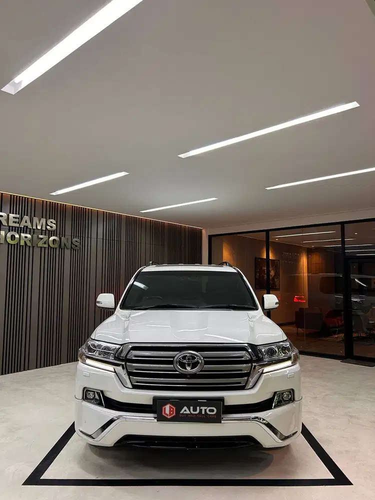 Toyota Land Cruiser VXR Full Spec 2018 Putih LC LC200 Km74rb B1678SJZ