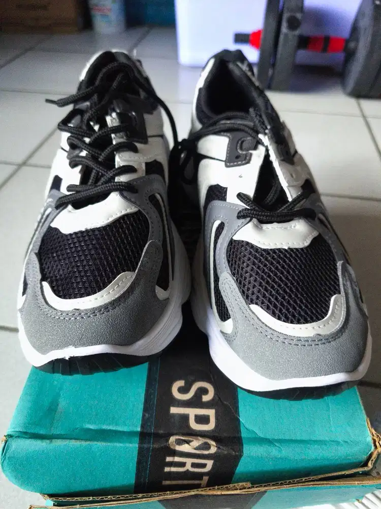 Sepatu Fashion Unisex