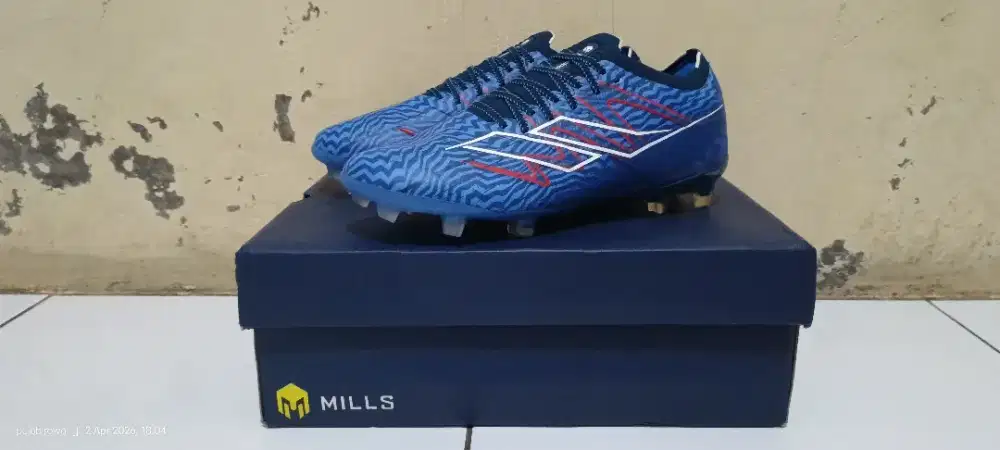 Size 41 sepatu bola Mills Xyclops Xtreme