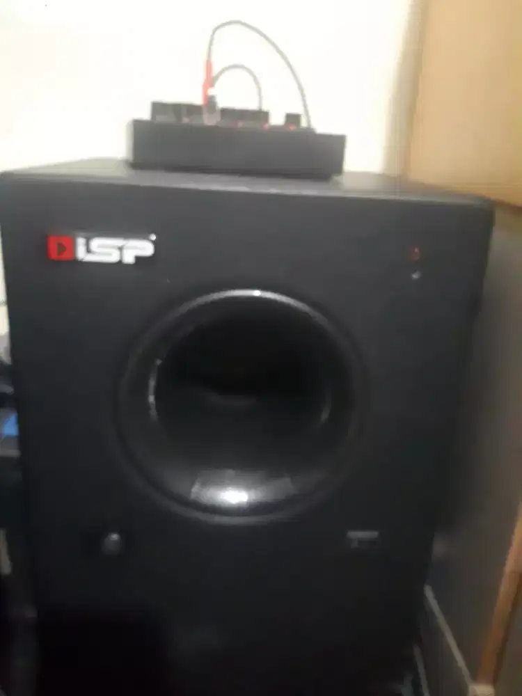Speaker aktif subwoofer