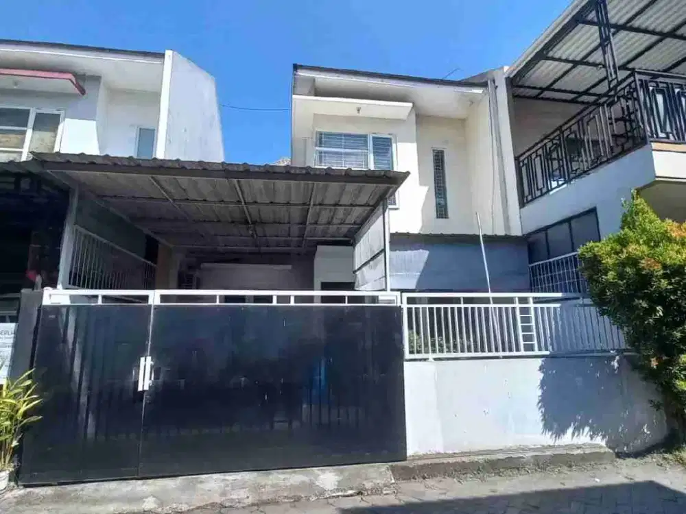 ‼️LANGKA,MURAH‼️Rumah 1,5 Lantai di Perum Menanggal Regency Surabaya.