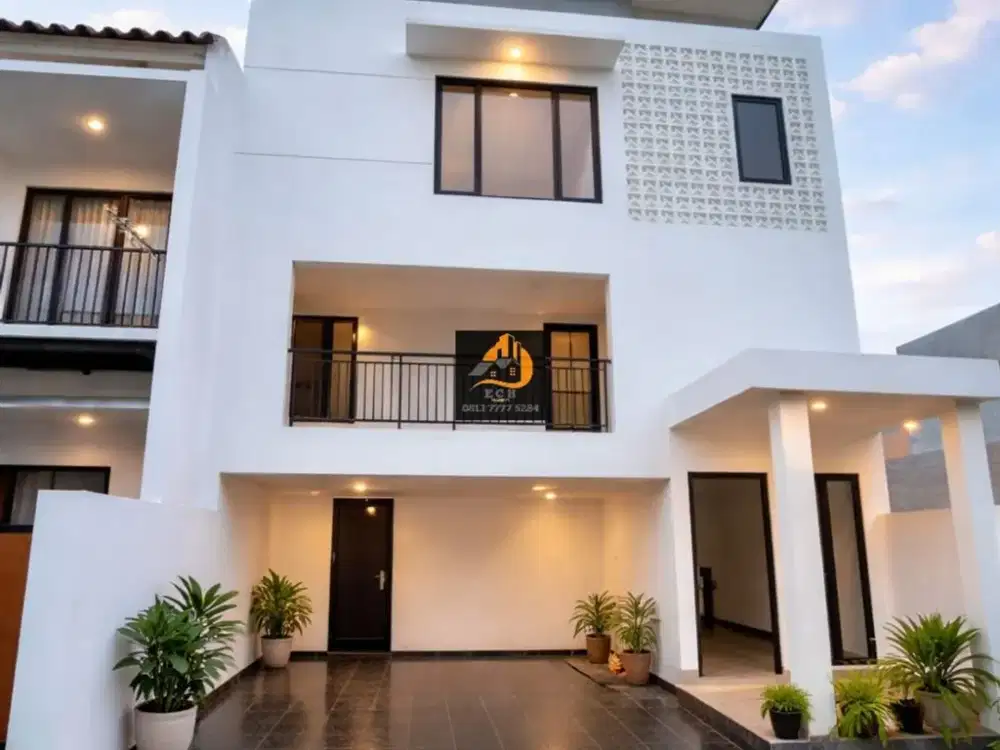 D44.RUMAH BARU SIAP HUNI 2,5 LANTAI DI CIJANTUNG JAKARTA TIMUR