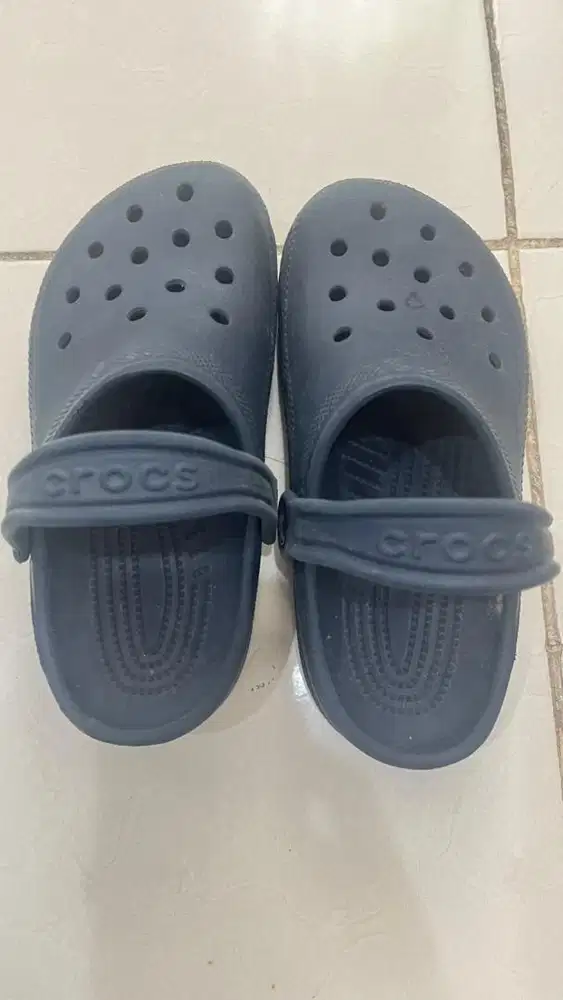 Crocs original warna biru