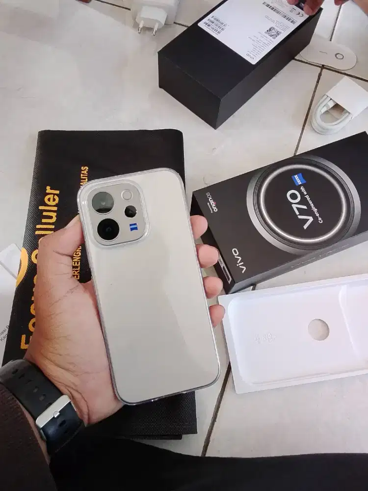 VIVO V70 5G 8/256 NEW SEGEL BERGARANSI RESMI!!