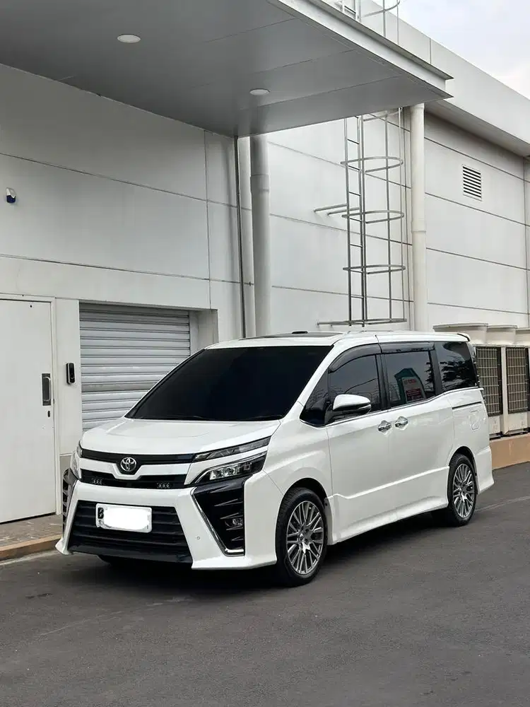 Toyota Voxy 2.0 2018