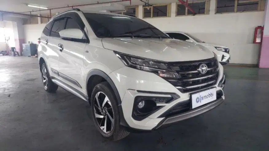KM RENDAH - Toyota Rush 1.5 GR Sport Bensin-AT 2022 S5JB