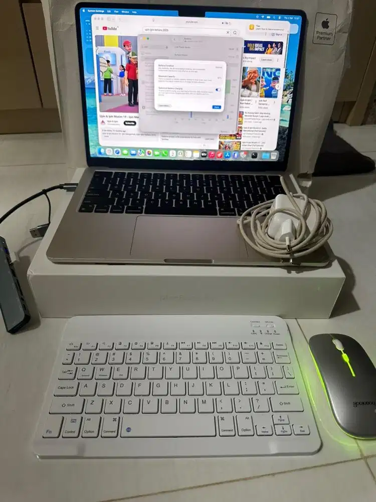 macbook air M2 2022 starlight 256 GB