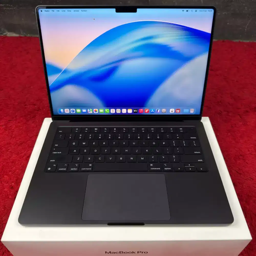 Macbook pro m4 14 inch ram 16gb ssd 512gb ibox garansi on like new