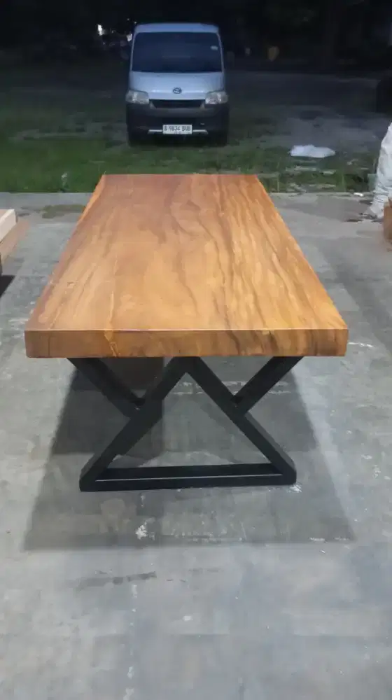 Meja kopi kayu trembesi