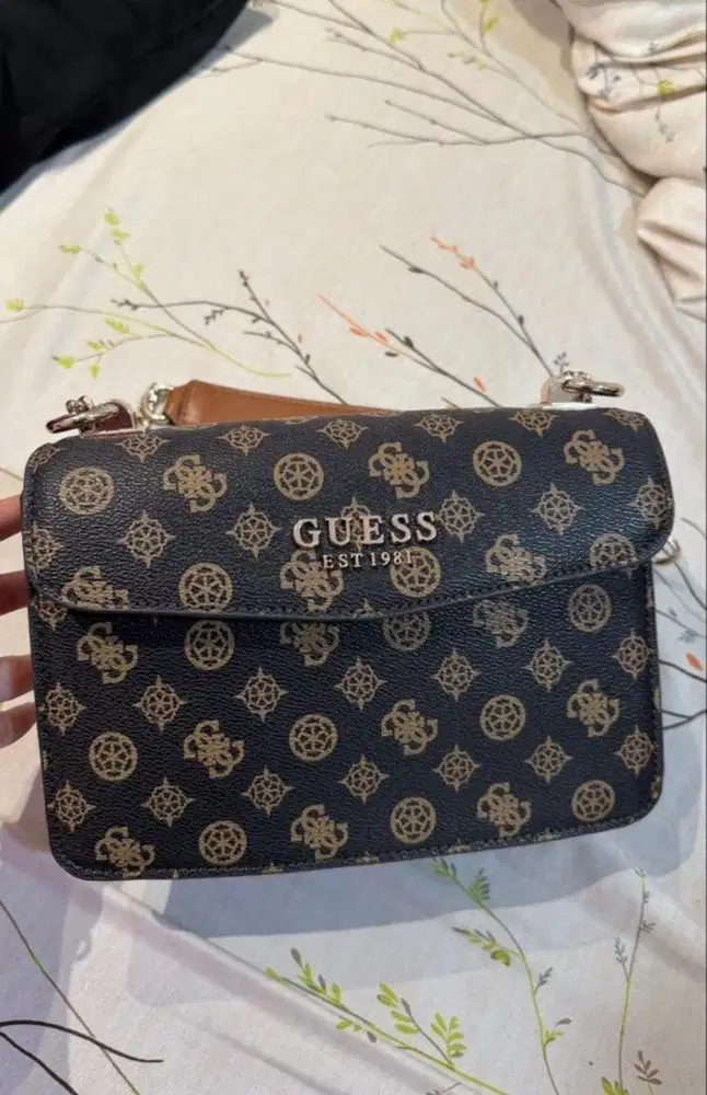 tas guess coklat