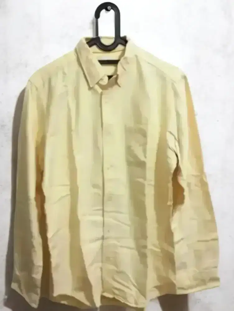 Kemeja Denim Pria. Merk Uniqlo