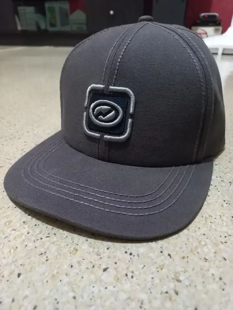 Topi dari toko Eiger