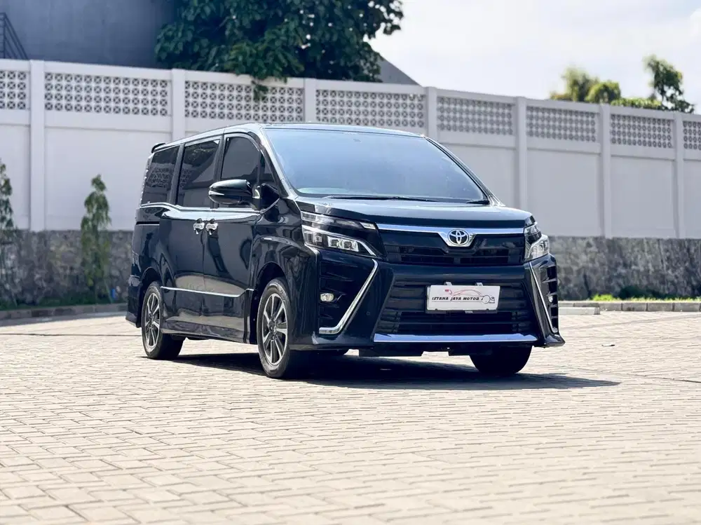 Toyota VOXY 2019