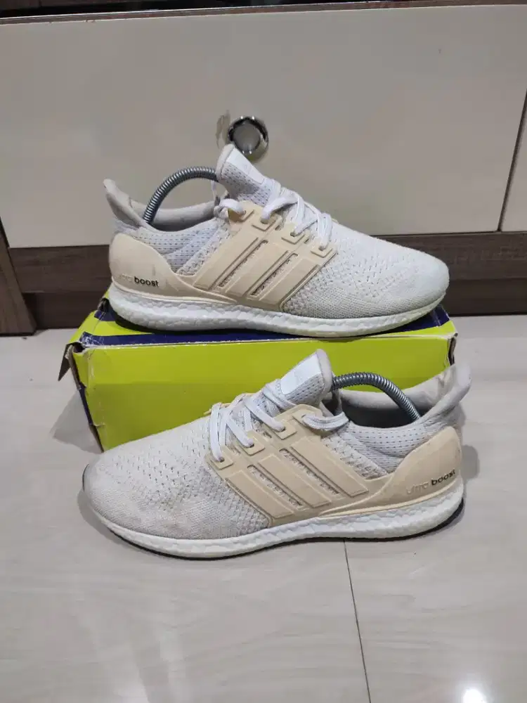 Sepatu Adidas ultra boost preloved size 42