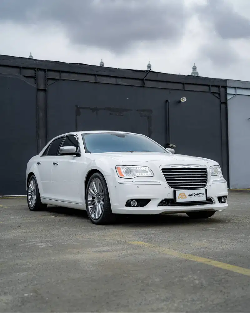 Chrysler 300C 3.6 White 2012