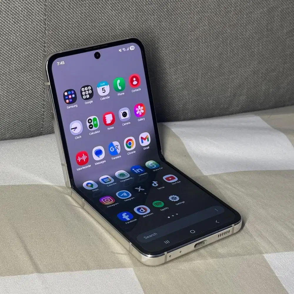 Samsung Galaxy Flip 5 512GB warna Cream