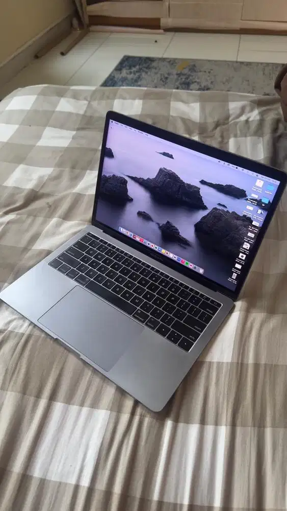 Macbook Pro A1708 (2017) - Core i5 - Ram 8 GB/SSD 1 TB