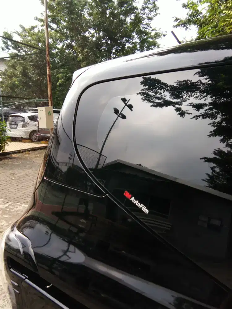 Kaca film mobil dan gedung