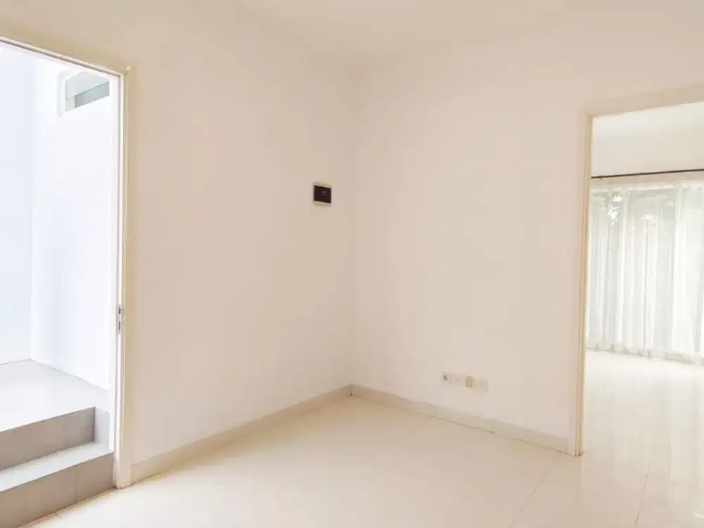 SIAP HUNI & LOKASI STRATEGIS! Rumah 2 Lantai di Discovery Bintaro — Bangunan Luas, Hadap Utara & Surat Sudah SHM  (SP 0172)