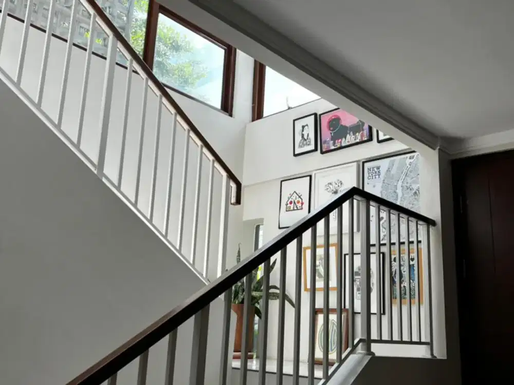 SIAP HUNI & LOKASI STRATEGIS! Rumah 2 Lantai di Discovery Bintaro — Hadap Utara, Full Furnished & Legalitas SHM  (SP 0175)