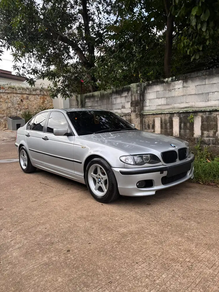 BMW 318i 2004 Bensin