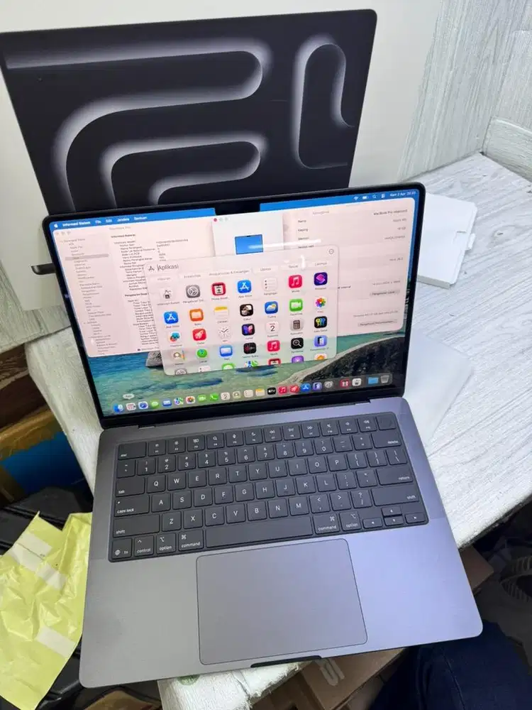 Macbook pro M5 14 16GB/512gb seperti baru