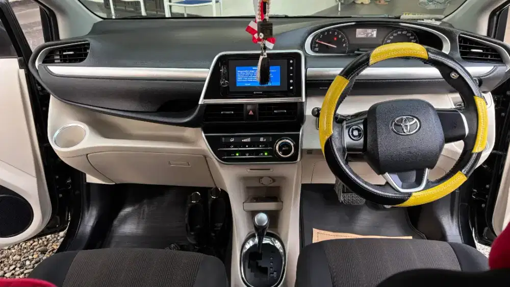 Jual mobil toyota sienta V 2016