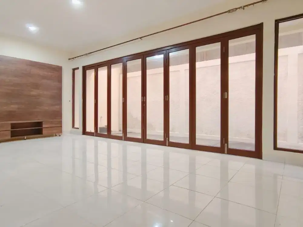 SIAP HUNI & LOKASI STRATEGIS! Rumah 2 Lantai di Discovery Bintaro — Bebas Banjir, Spesifikasi Ideal & Legalitas SHM  (SP 0191)