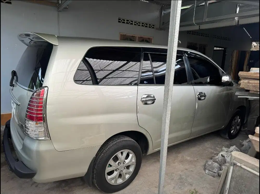 Toyota Kijang Innova 2009 Bensin