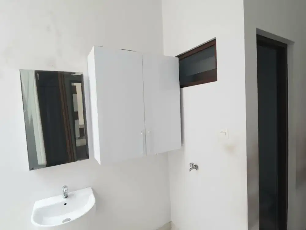 SIAP HUNI & LOKASI STRATEGIS! Rumah 2 Lantai di Discovery Bintaro — Bebas Banjir, Semi Furnished & Legalitas SHM  (SP 0192)
