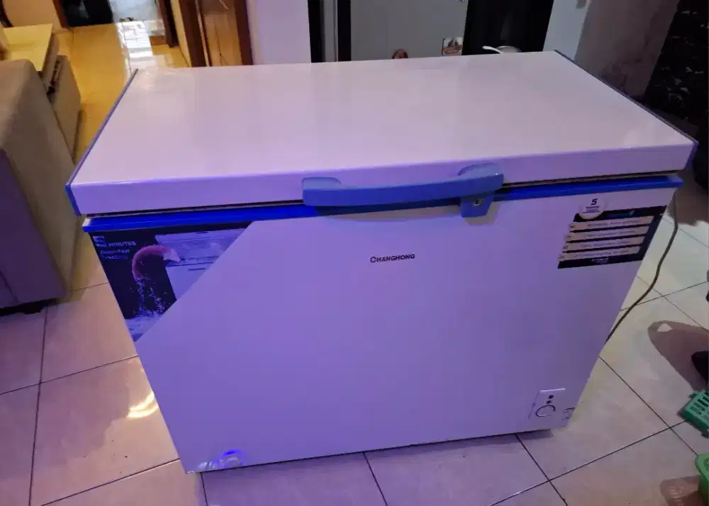 Freezer changhong 210 liter