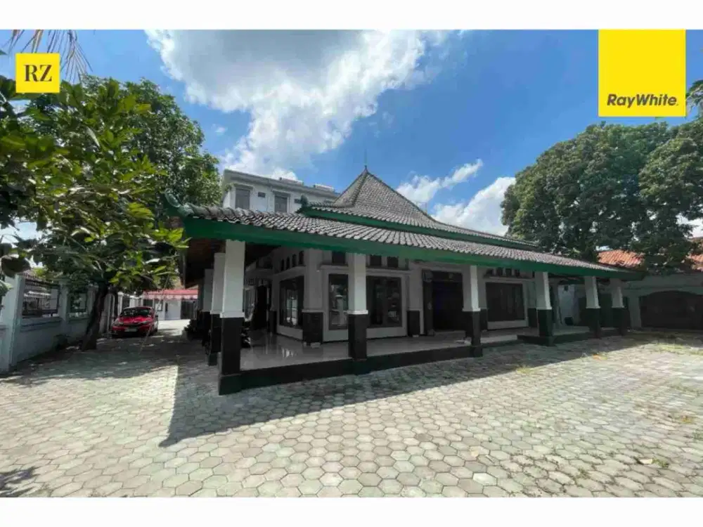 disewakan rumah cocok utk cafe / resto. Lokasi ramai, strategis, lingkungan perumahan, kos2an, pertokoan.