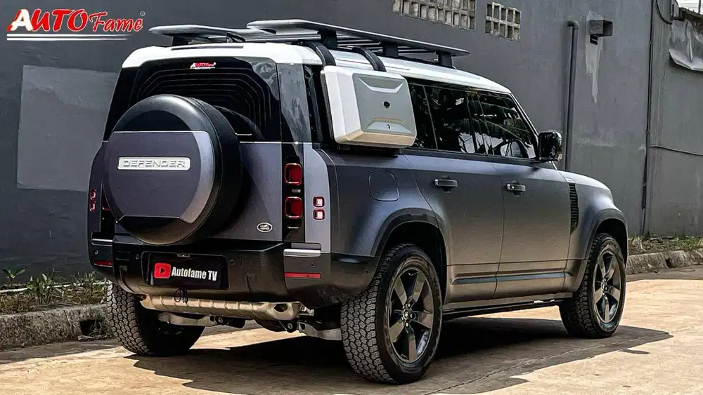 Land Rover Defender 110 P300 SE 2.0L 4x4 NIK 2021