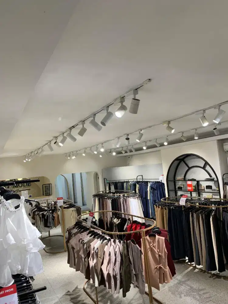 Dibutuhkan SPG/karyawati butik di jakal km 5