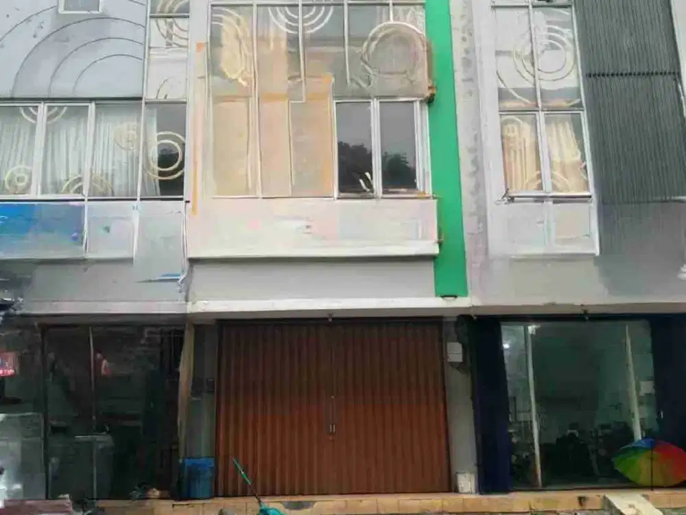 Disewa Ruko Glaze 2 lantai 3 hadap jalan Gading Serpong