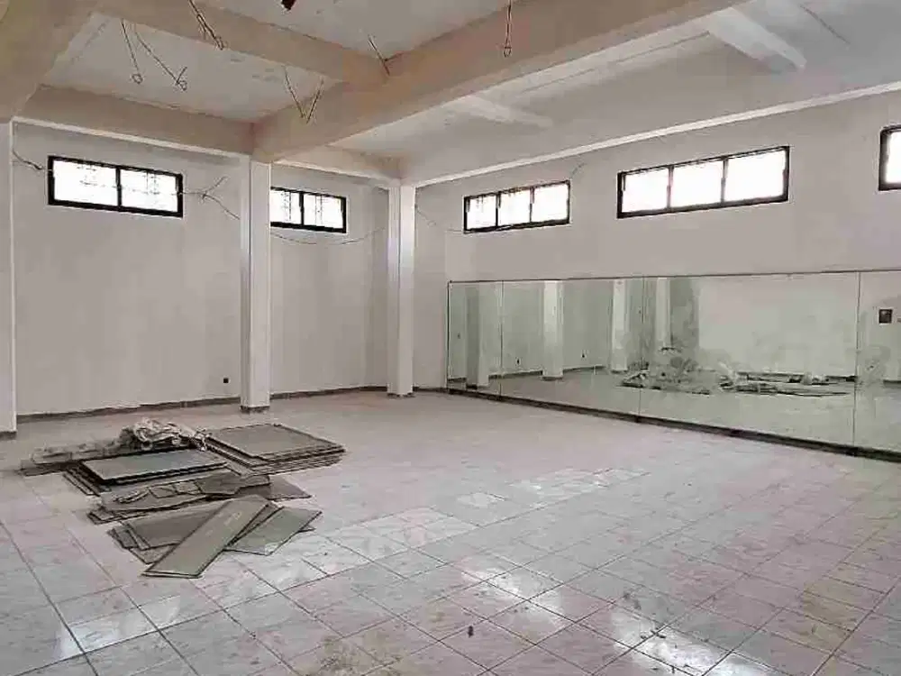 Disewakan Ruko Tengah Kota Lokasi Strategis dan Ramai di Moh Toha