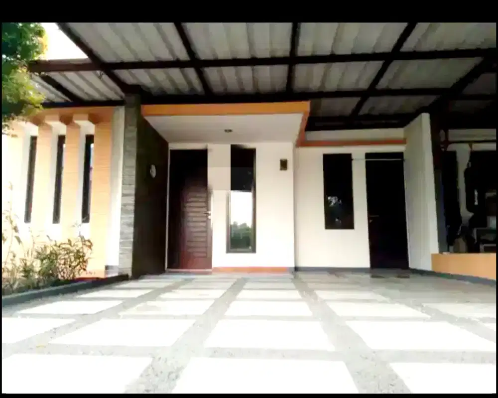 Jual Rumah Siap Huni Dua lantai  Di Grand Sharon