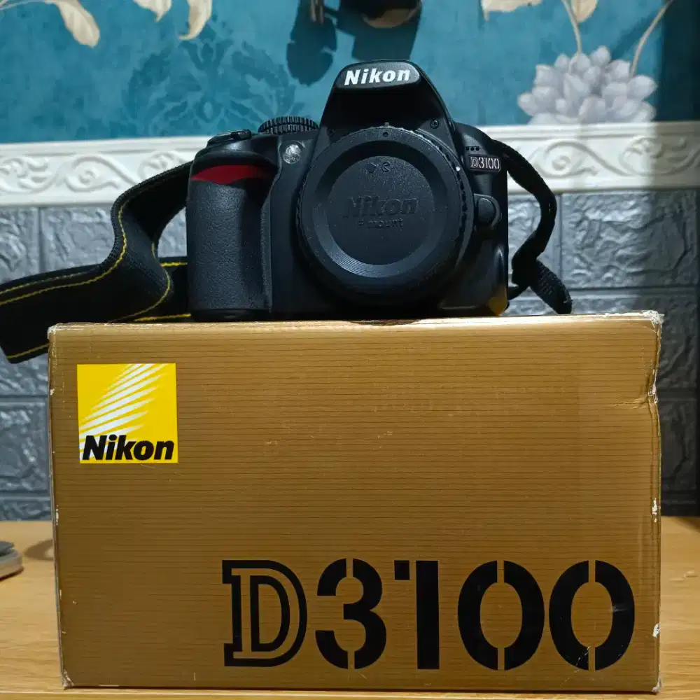 Nikon d3100 like new