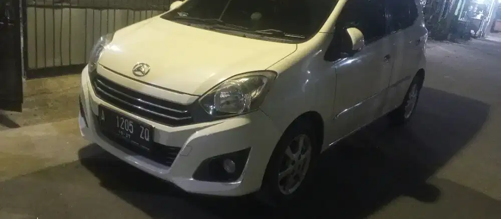 Daihatsu Ayla 1000cc Type X MT