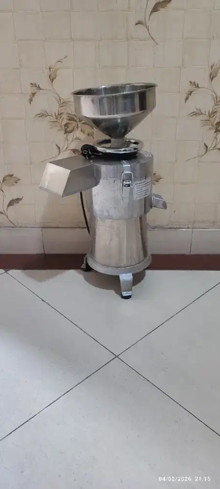 Mesin giling dan peras kacang kedelai