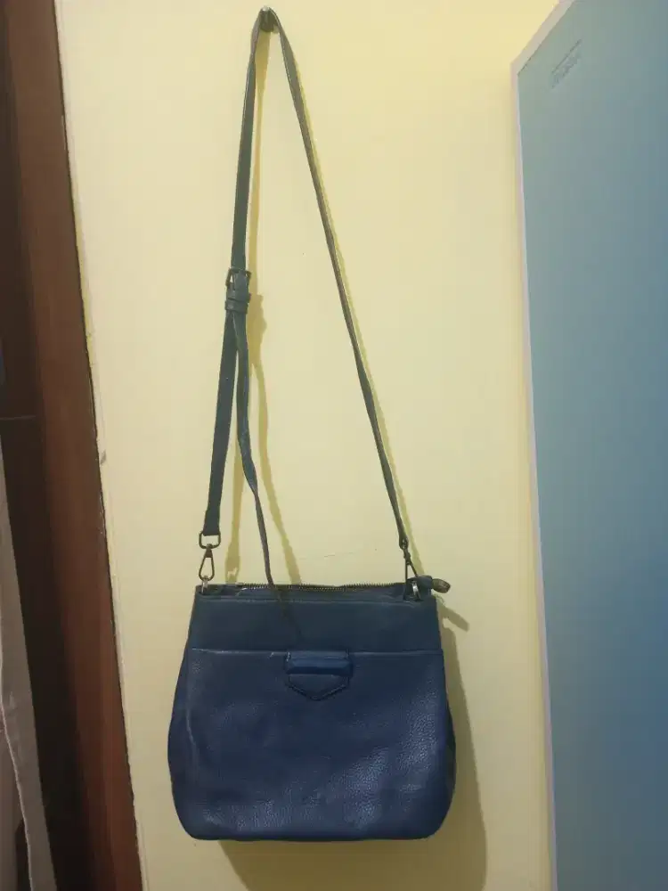 Tas kulit wanita warna navy