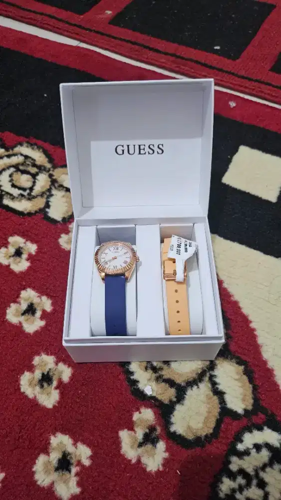 Jam Tangan Guess Mini Luna GW0692L2