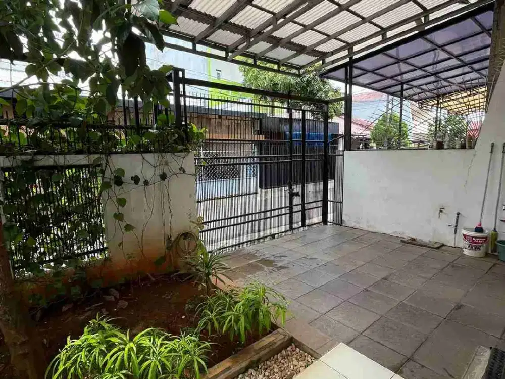 JUAL CEPAT RUMAH HOEK 2 1/4 LANTAI KOSAMBI BARU IVN