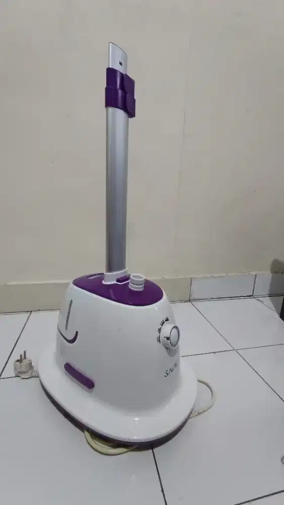 Setrika Pakaian Uap Merk SALAV