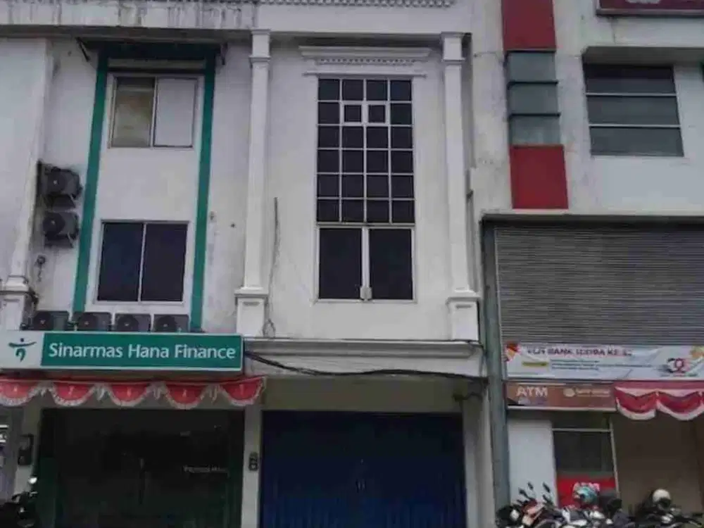 Disewakan ruko 3,5 lantai letak strategis di pinggir jalan raya Pajajaran cocok untuk bisnis