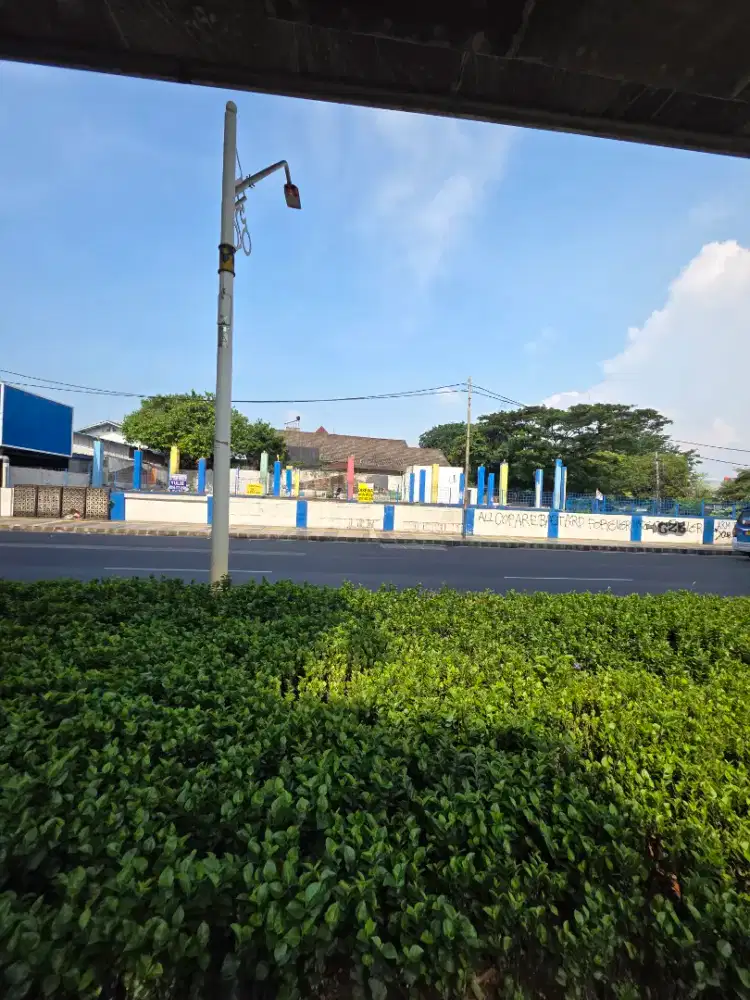 Disewakan Kavling danbangunan di Jalan Kayu Putih Hadap jalan raya