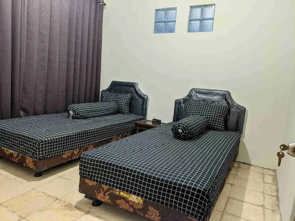 kost khusus putri perempuan jogja full furnish parkir mobil dekat jalan raya BU murah