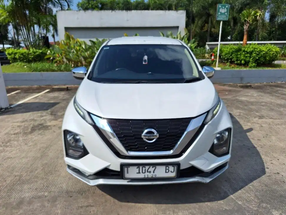 LOW DP Nissan Livina 1.5 New VL Bensin-AT 2019 7BJ
