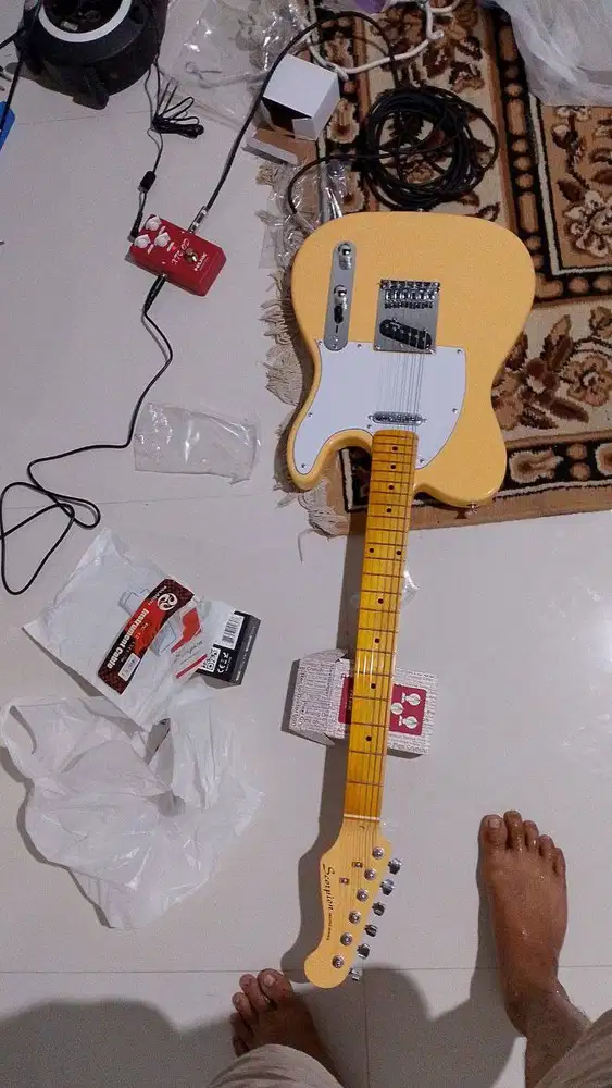 Gitar Listrik Scorpions Telecaster + Efek Distorsi NUX + 2 Kabel jack